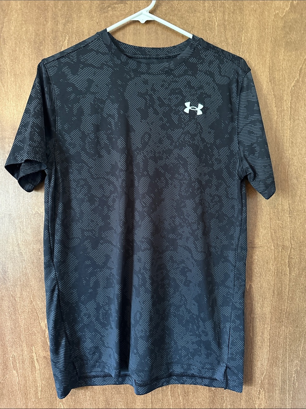 NWOT Under Armour Black YXL Loose-Fit Athletic Tee